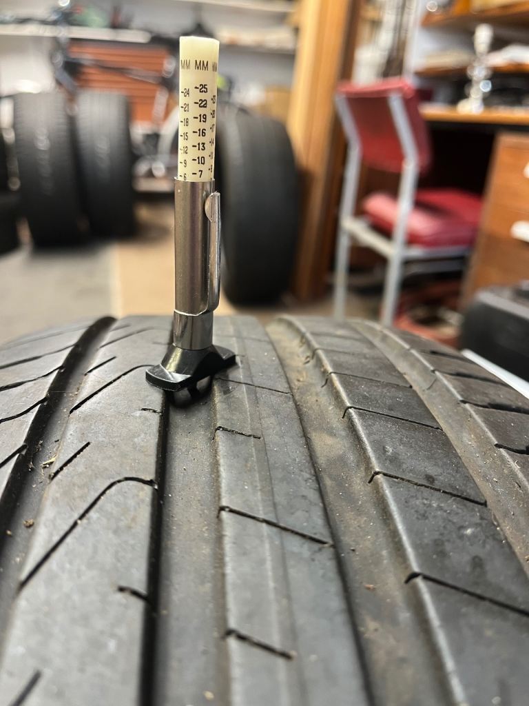 205 x 50 x 17  PIRELLI 