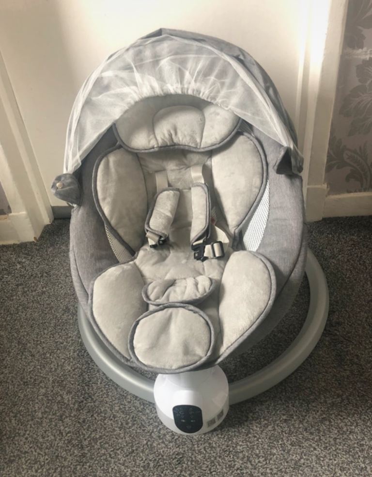 Electric baby swing