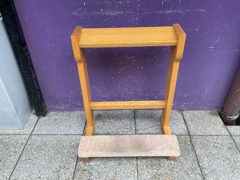 Single Kneeler (9476)