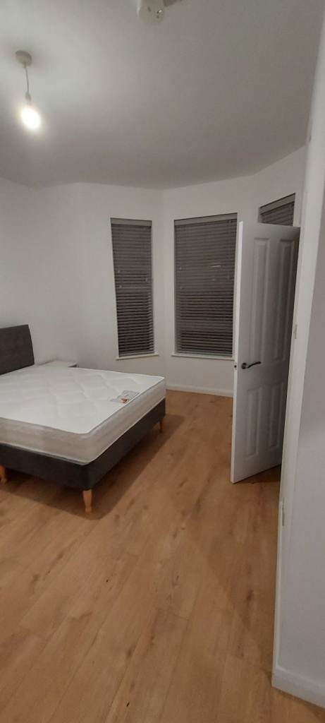 Large Ensuite Bedroom To Let In East Belfast, Belmont Area.