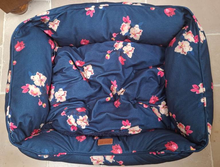 Medium Joules Dog Bed - Navy Bircham Bloom Pattern