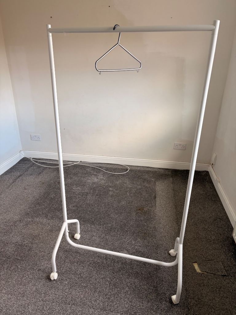 Clothes rail metal