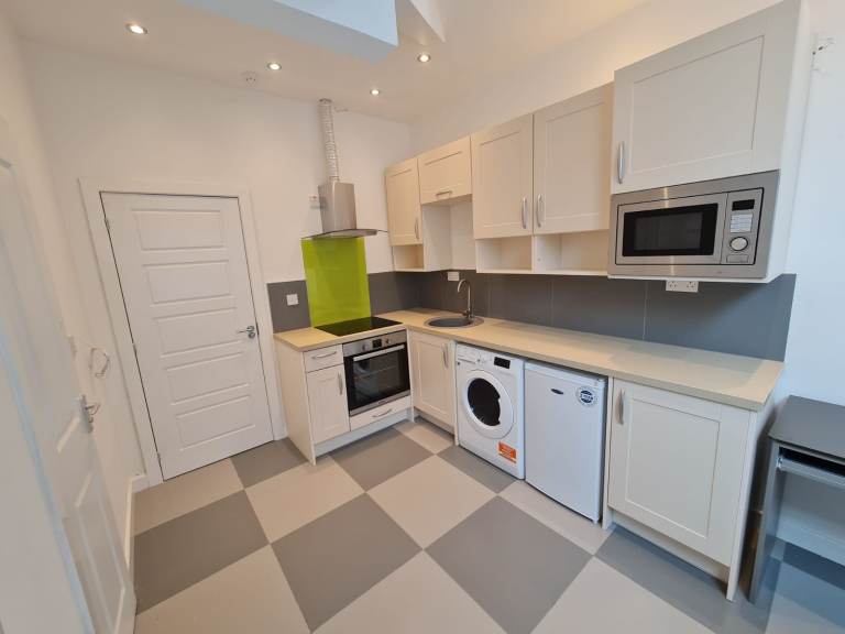 Studio Flat Available All Bills Included- Withington