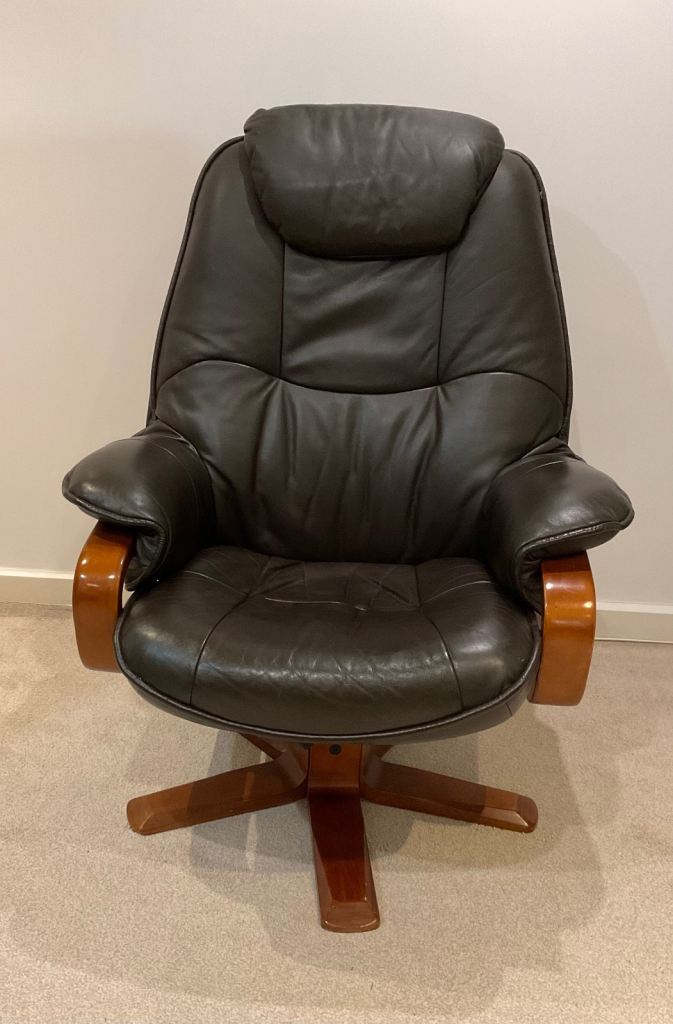 Leather arm chair free to collector 