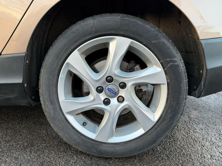 2015 Volvo V40 Cross Country 2.0 D4 Lux Nav Euro 6 (s/s) 5dr HATCHBACK Diesel Manual