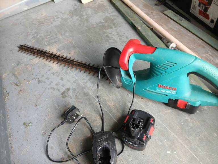 Bosch cordless hedge cutters 23" long