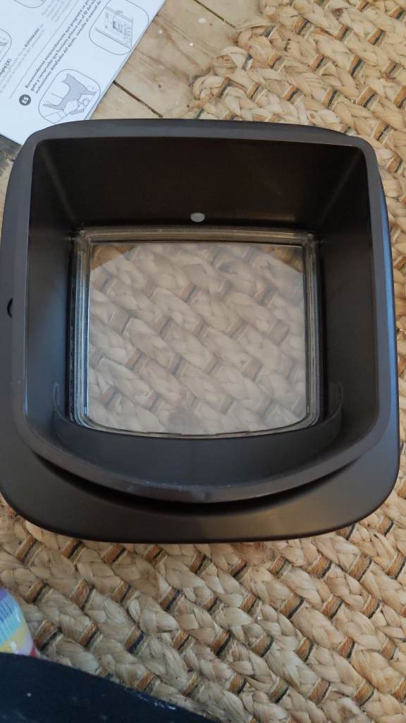 BATTERY OPERATED MICROCHIP CAT FLAP