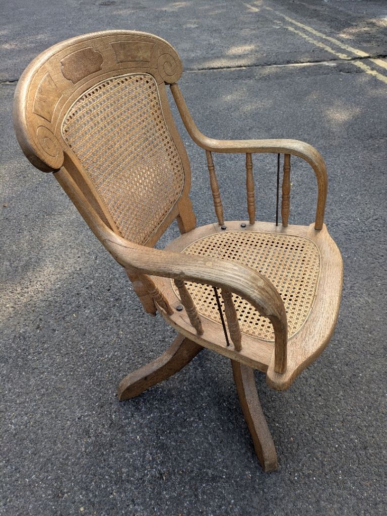 Thomas Turner Leicester - Cane barbers chair