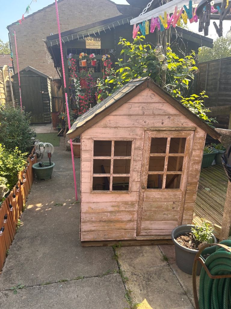 SOLID WOOD PLAYHOUSE