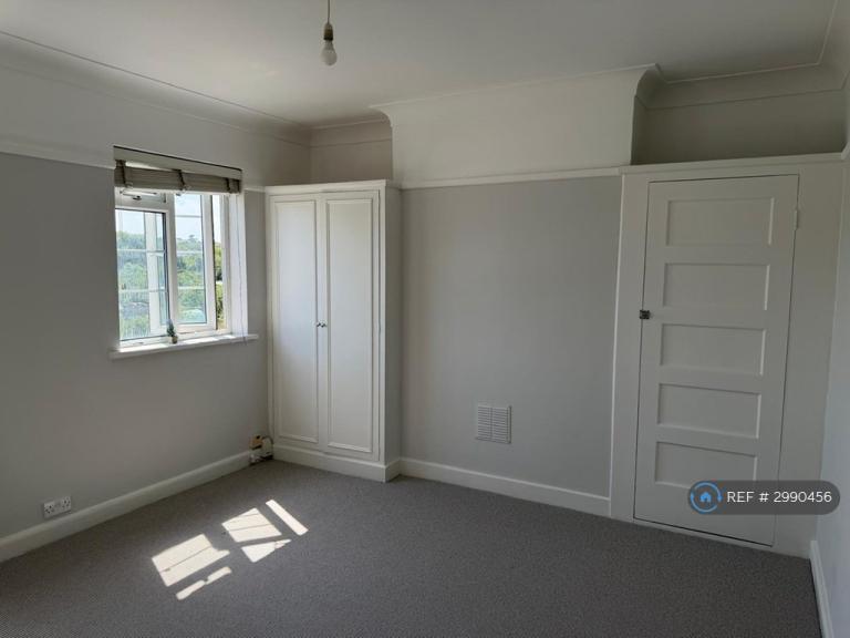 1 bedroom flat in Merton Mansions, London, SW20 (1 bed) (#2990456)