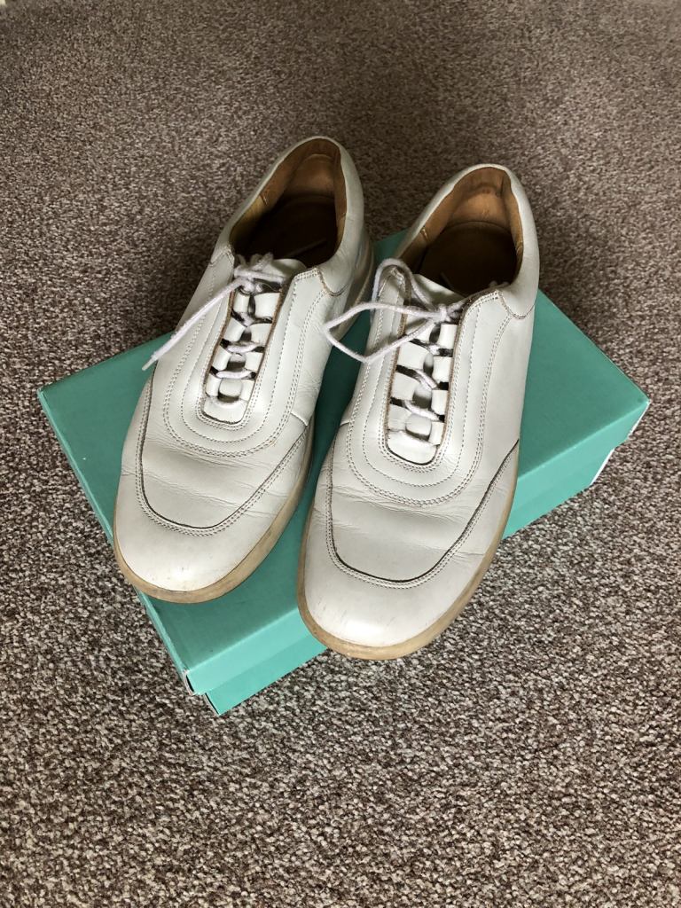 *** CLARKS SPRINGER LADIES CREAM LACE UP FLAT SHOES…  size 5.5 - 6 ***