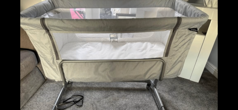 Baby’s beside co sleeper crib