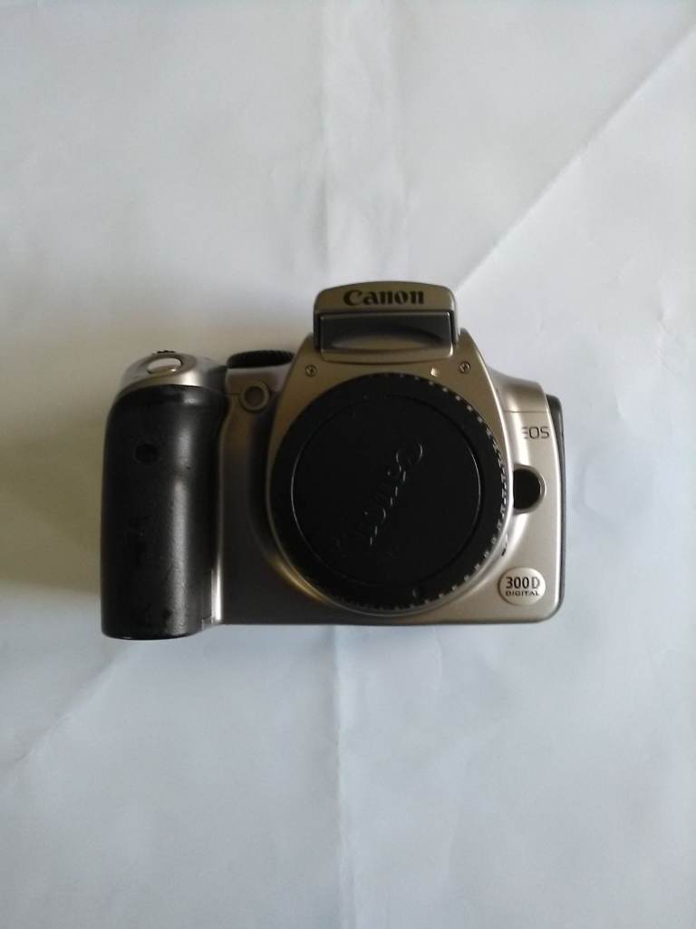 CANON EOS 300D plus accessories  Reduced from £150 to £100