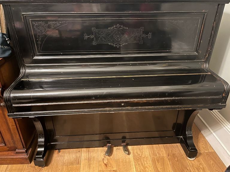 Piano - Free black upright piano