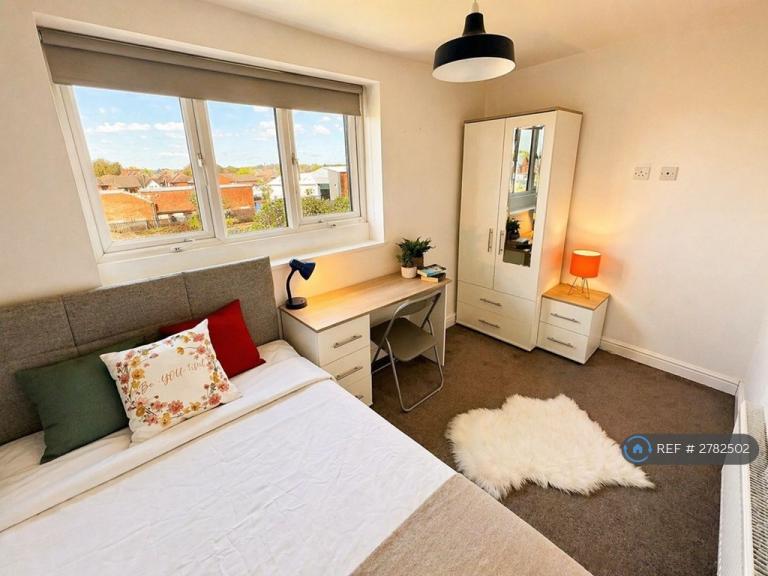 1 bedroom in Lilac Crescent, Nottingham, NG9 (#2782502)