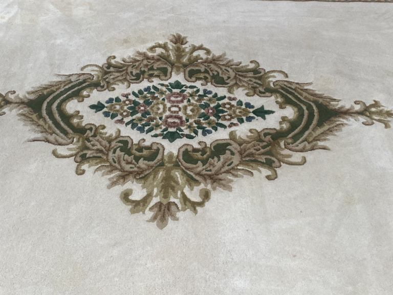 Massive hand made rug 370x550cm