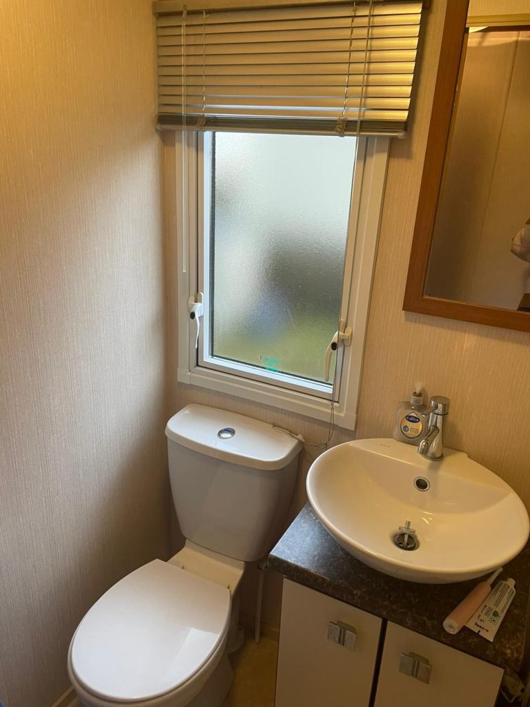 MODERN DOUBLE GLAZED & CENTRAL HEATED CARAVAN FOR SALE OFF SITE NOT SITED