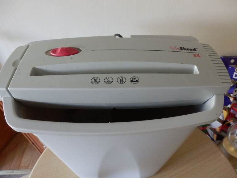 Fellowes Safeshred 5 Sheet Straight Shredder