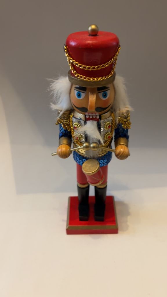  Nutcracker 
