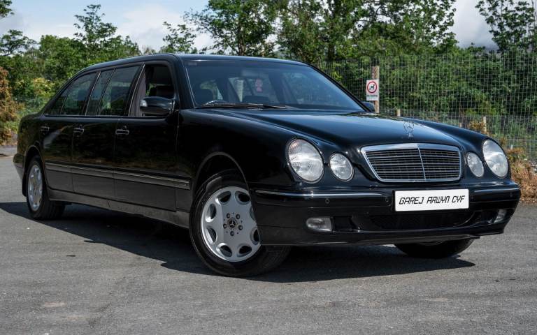 BINZ Mercedes-Benz, E280 LWB AUTO, 2001, V6 2799 (cc) Limousine