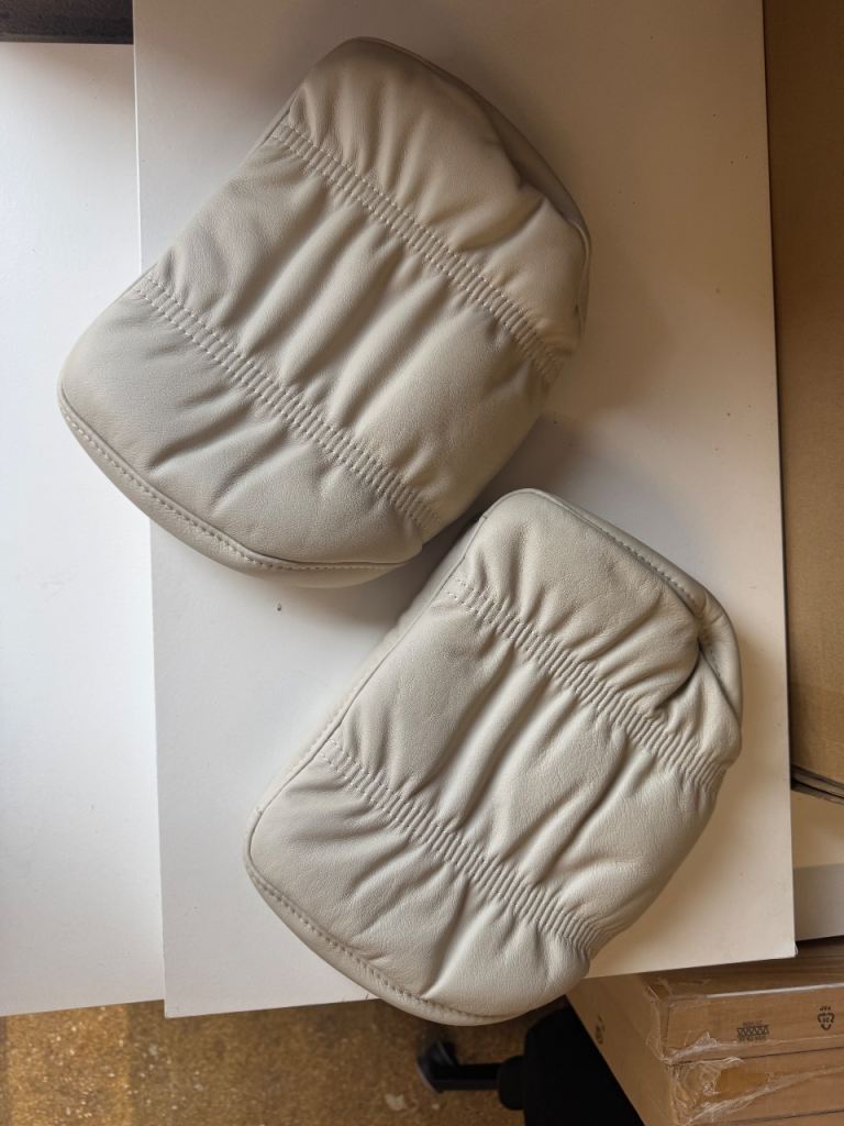 Range Rover Vogue 2018 Genuine Headrest Restraint Covers 