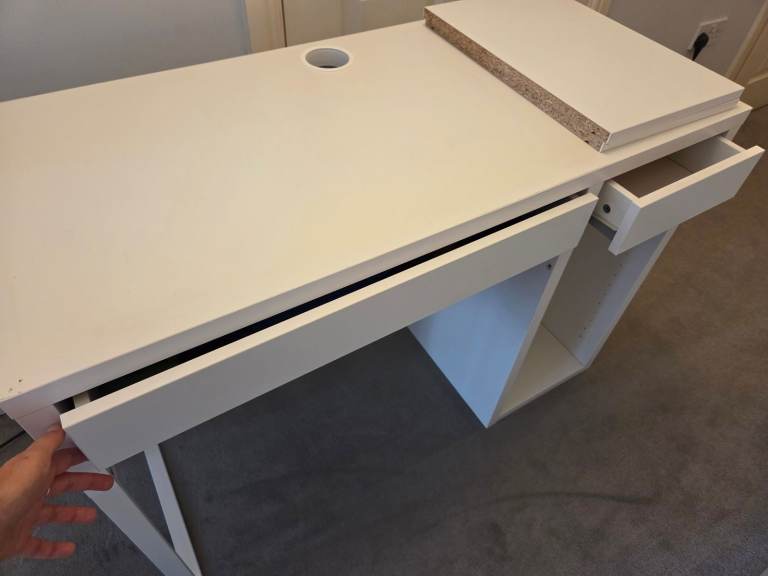 Ikea Micke white computer desk 105x50x75