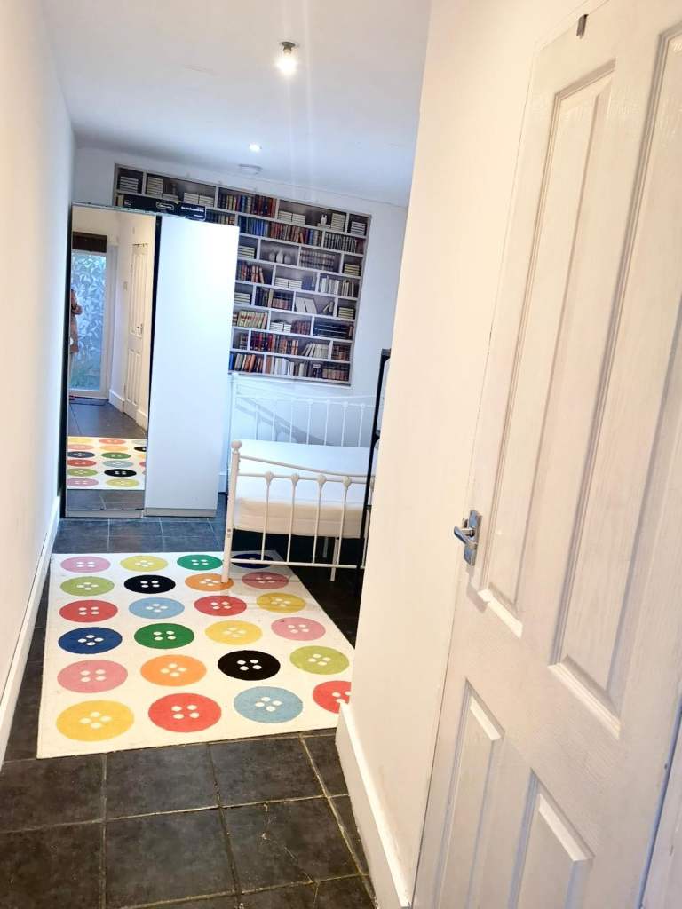 Rent *** Annex Double Room Ensuite Own Kitchenette - Chingford E4
