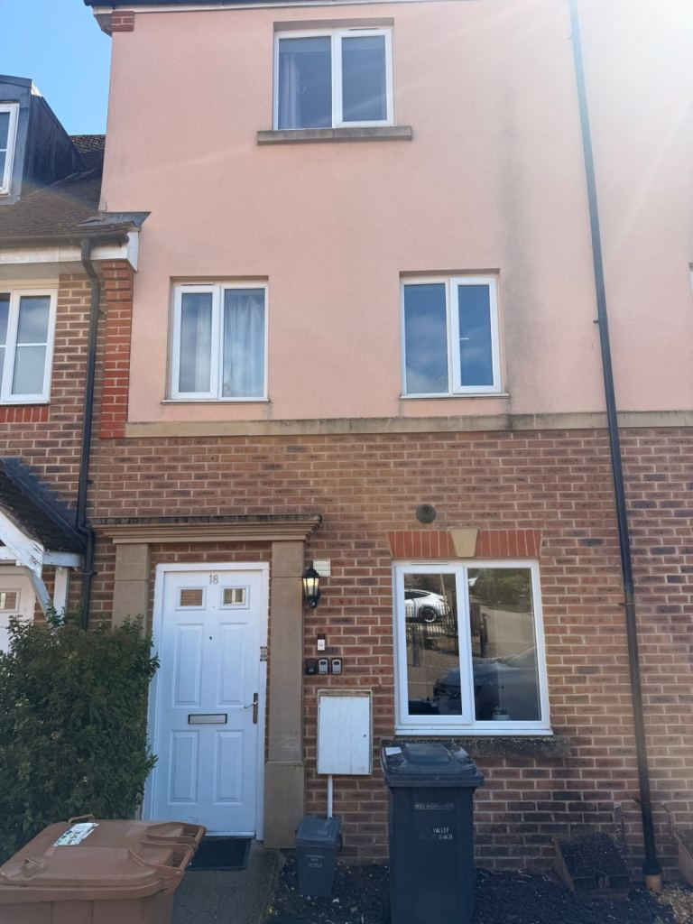 Superbly presented 4 bedroom family town house 