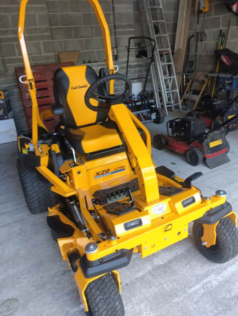 Cub Cadet zero turn ride on mower  XZ8s 122