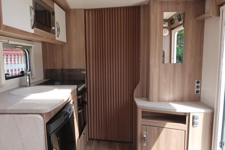 2017 SWIFT Astbury Major 4SB 