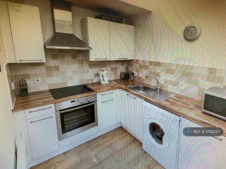 2 bedroom flat in Fraser House, Aberdeen, AB11 (2 bed) (#2712550)