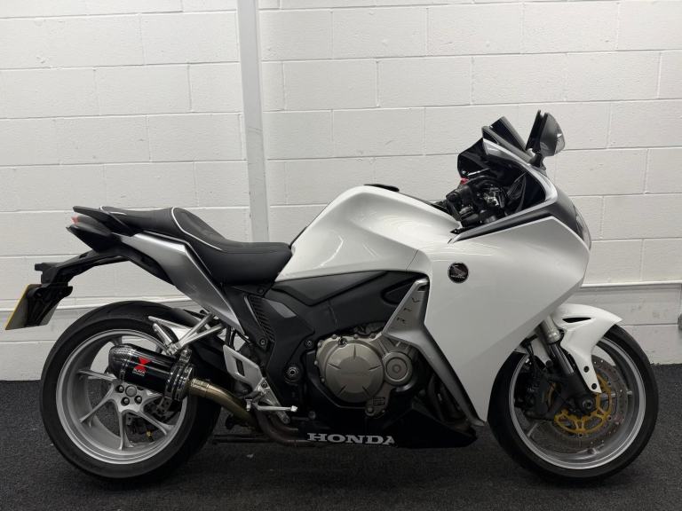 2010 HONDA VFR1200F** HEATED GRIPS -  CENTER STAND - 12 MONTHS MOT**