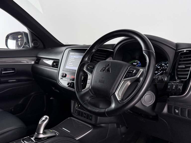 2021 Mitsubishi Outlander 2.4h TwinMotor 13.8kWh Dynamic SUV 5dr Petrol Plug-in Hybrid CVT 4WD Eu...