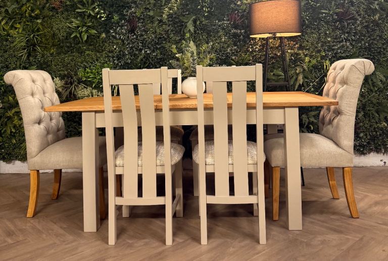 Extending oak kitchen table & 6 chairs/dining set