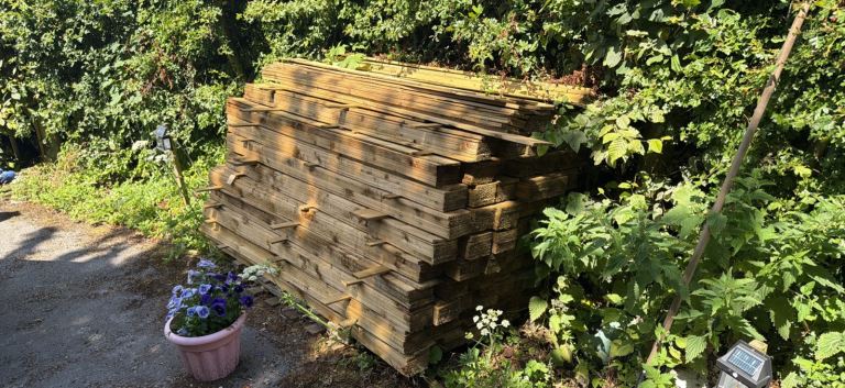Feather edge board at £1 a lengh 22x120x1820