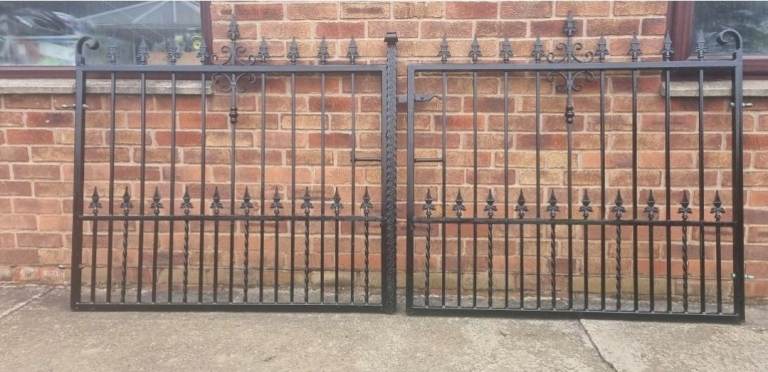 Drive Gates approx 9' 3"w x 48"h - Heavy Galvanised  