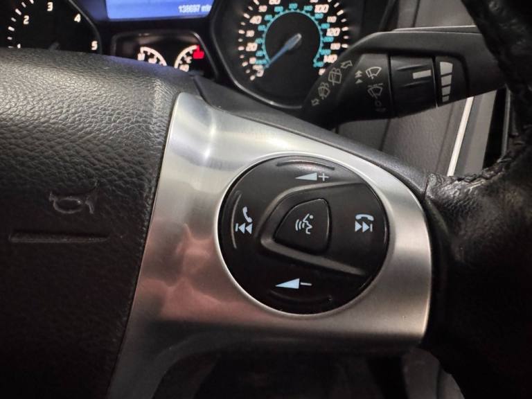 2014 Ford Focus 1.6 TDCi 115 Zetec Navigator 5dr HATCHBACK DIESEL Manual