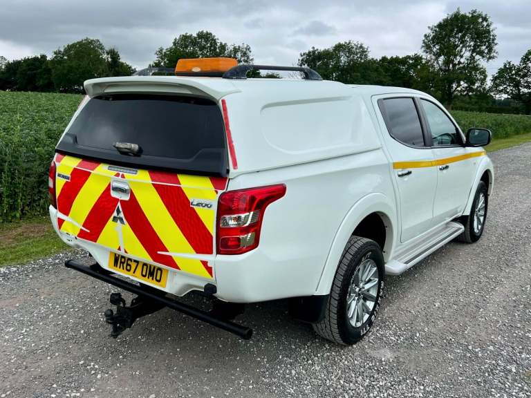 MITSUBISHI L200 2.4 DI-D Titan DOUBLE CAB White Manual Diesel PICK UP 2017