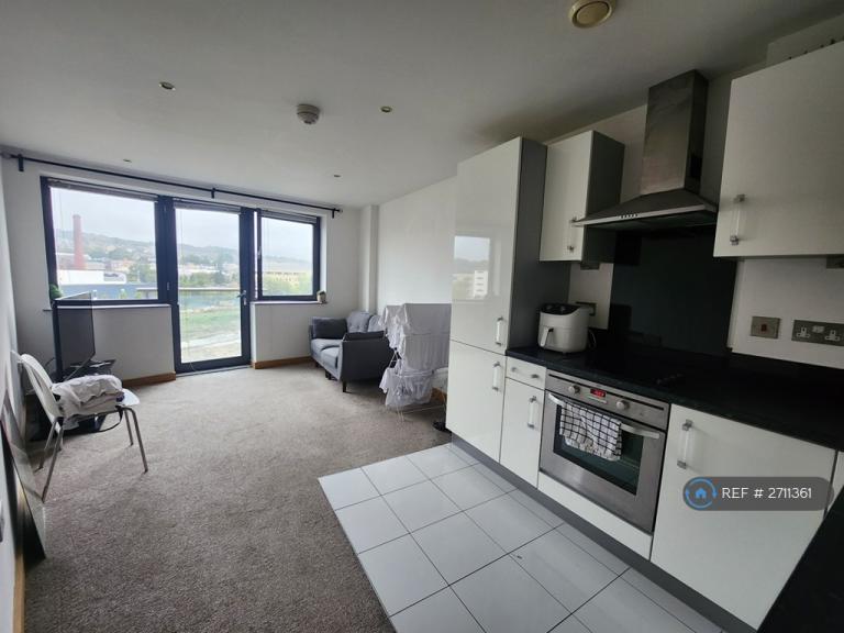 1 bedroom flat in Shipley, Shipley, BD17 (1 bed) (#2711361)