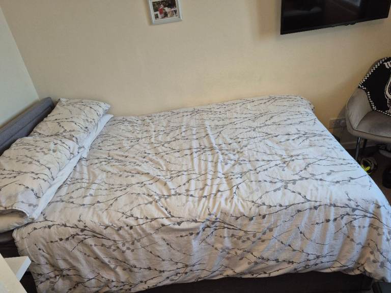Double Ottoman Bed FREE