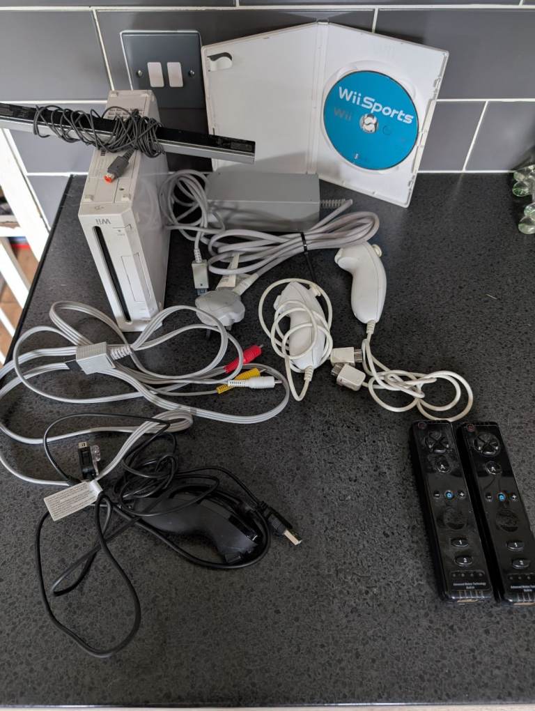 Nintendo Wii bundle with Wii sports 