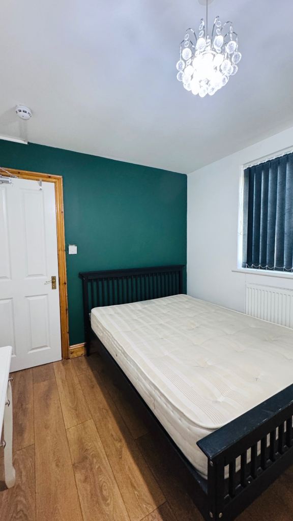 2 bedroom with with own shower bathroom Available 