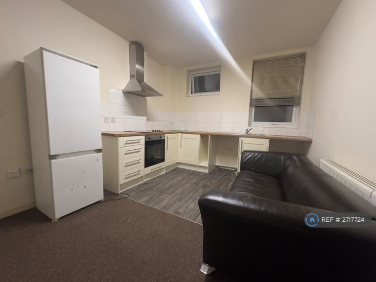 2 bedroom flat in Lower Leys, Evesham, WR11 (2 bed) (#2717724)