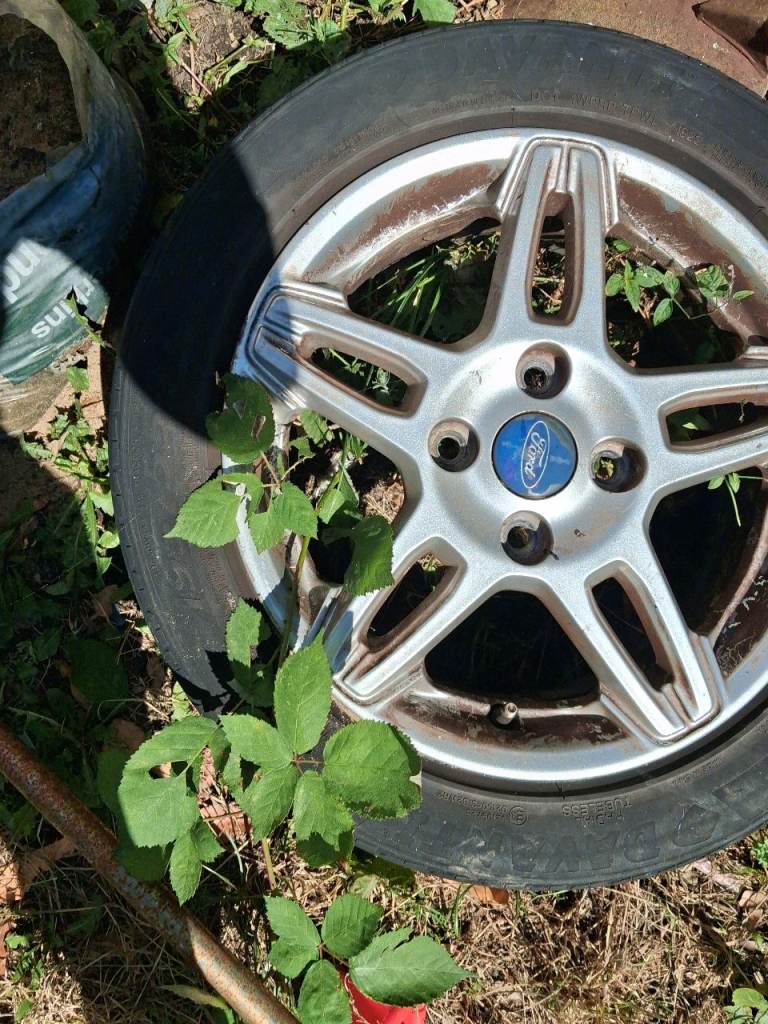 Ford Alloy Wheel – Fair Condition