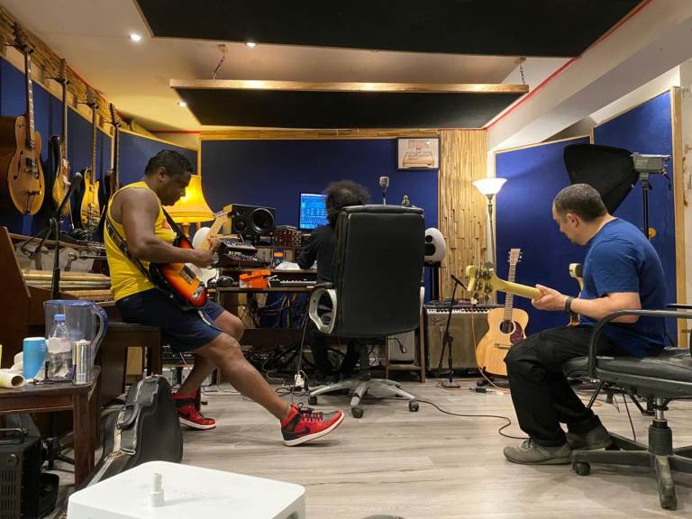 VERSATILE BASS PLAYER WANTED 4 GIGING BAND ROCK POP REGGAE SOUL BLUES COVERS & ORIGINALS