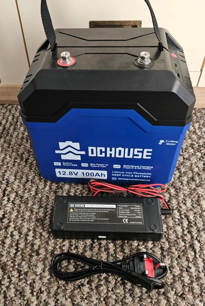 Lifep04 100ah battery + charger, new