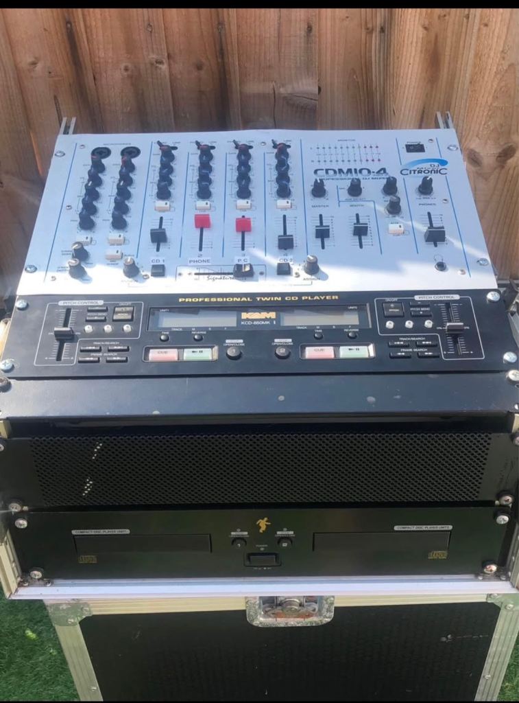 2x DJ Flight cases, mixer, twin cd player, dvdplayer, 2x mic‘s, and additional