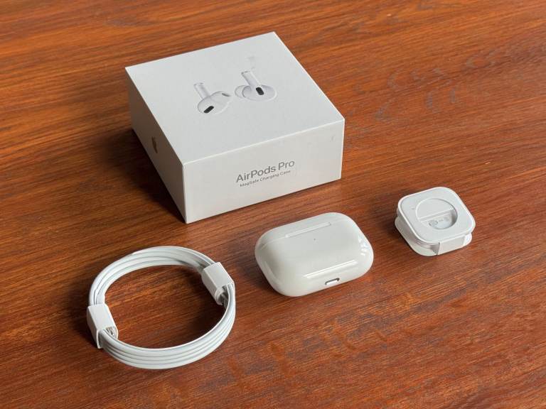 Apple AirPods Pro 1st Gen – Noise Cancelling Wireless Headphones – Boxed