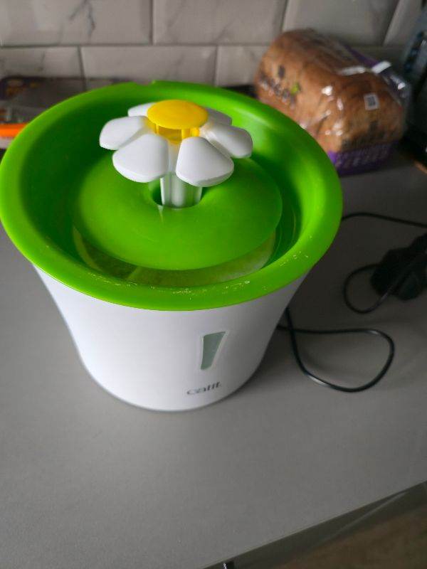 Cat Water Fountain.Encourages cats to drink as it's free flowing water. Electric.Only used few times