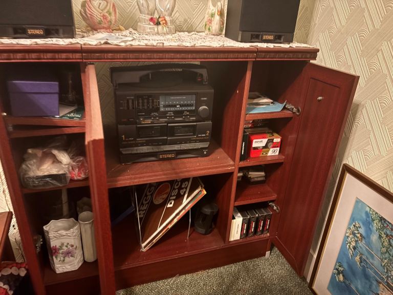 Vintage Stereo System with Record Player, Dual Cassette & Speakers – Retro Wooden Cabinet